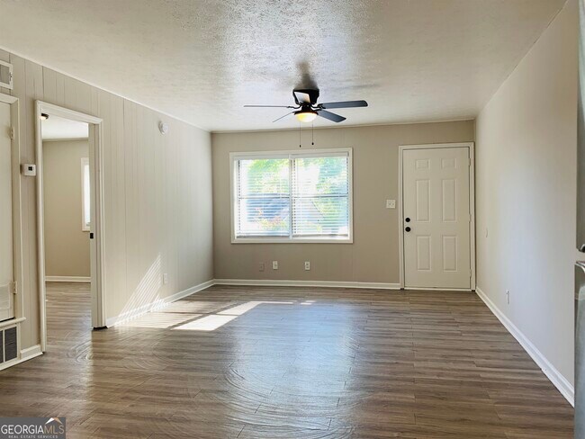 Building Photo - 212 Cabin Creek Dr