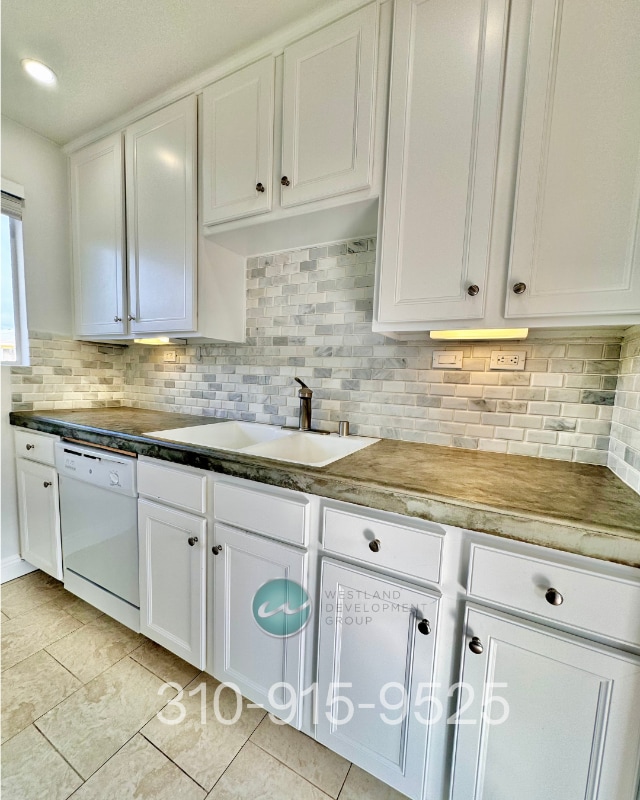 Photo - 3166 S Barrington Ave Apartment