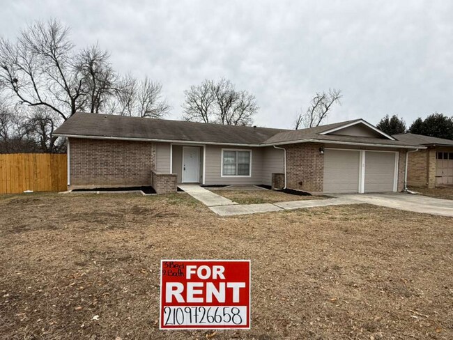 Building Photo - 6614 Robin Forest