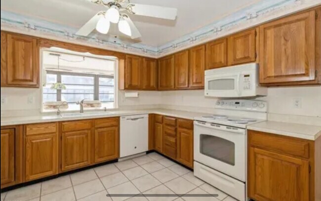 Foto del edificio - 1346 Broadwater Dr