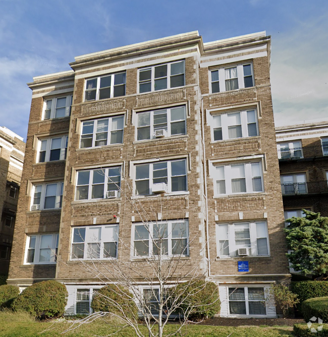 Building Photo - 1634 Commonwealth Ave