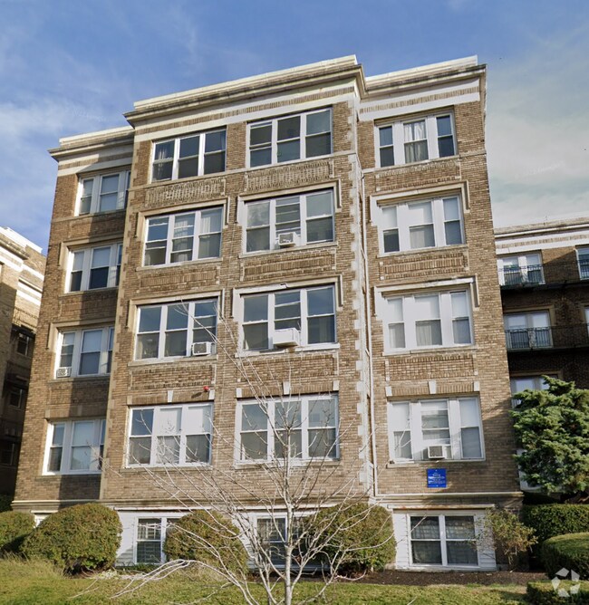 Building Photo - 1634 Commonwealth Ave