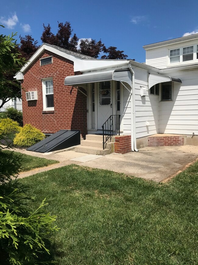 Building Photo - 468 Coates St