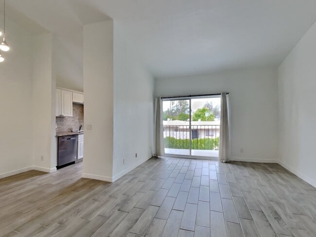 Building Photo - 828 S Langley Ave