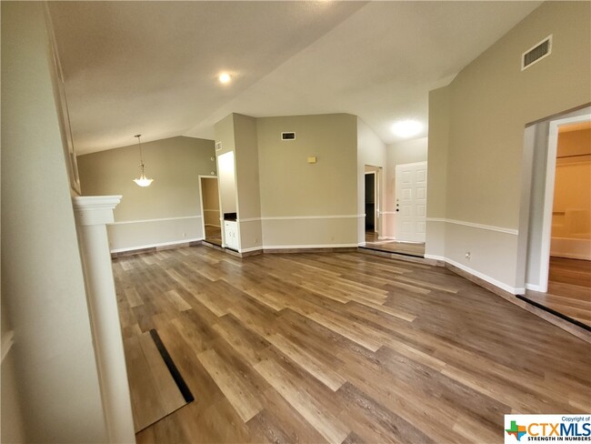 Building Photo - 4505 River Oaks Dr