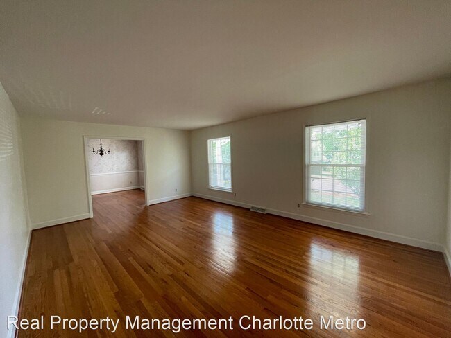Building Photo - 3 br, 2 bath House - 7327 Meadowdale Lane