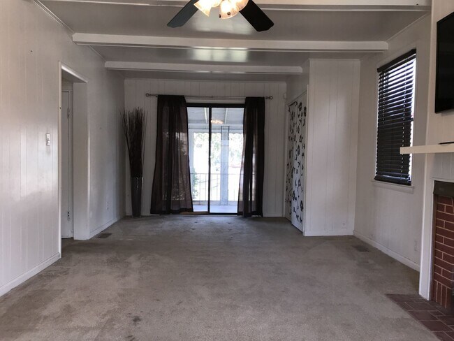 Foto del edificio - Charming Three-Bedroom Home in Cedmont!