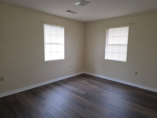 Building Photo - 1370 Lands End