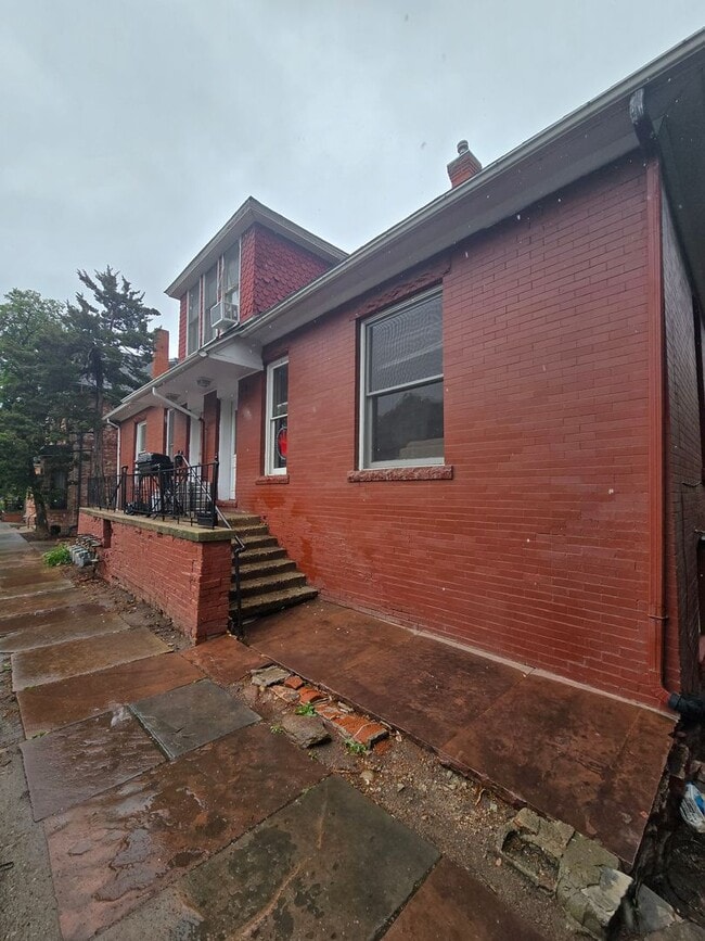 Building Photo - 1026 Pine St