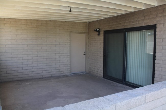 Building Photo - 5490 S Pinta Ave