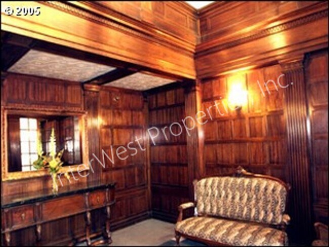 Foto del edificio - Studio Unit in the Alphabet Dist w/hardwoods & W/S/G included in the rent -Tudor Arms!