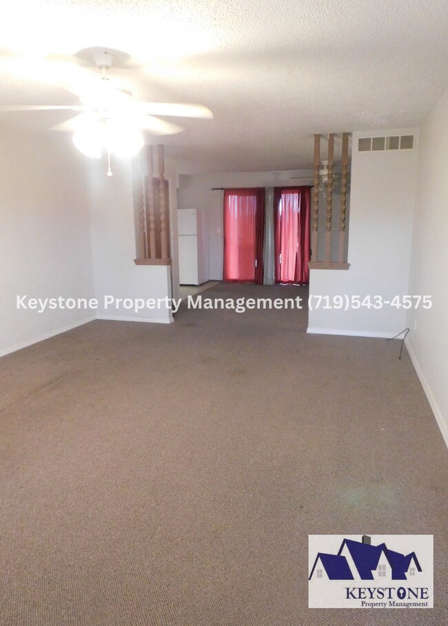 Foto del edificio - 879 S Bellflower Dr