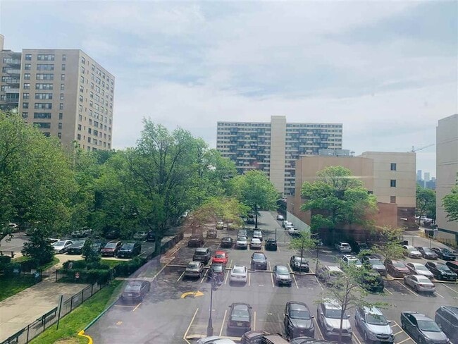 Building Photo - 10 Huron Ave
