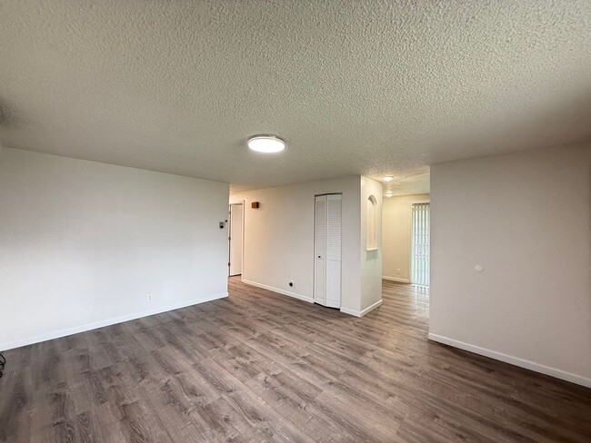 Building Photo - Thurston Charmer