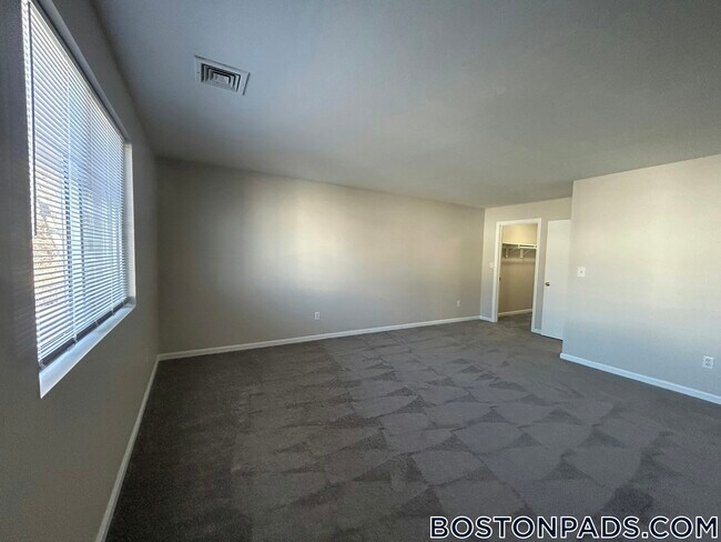 Foto del edificio - 715 N Main St