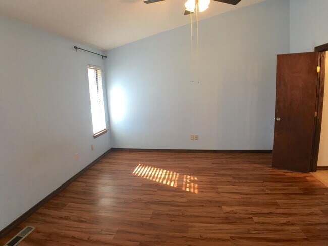 Foto del edificio - 612 Black Hawk Dr