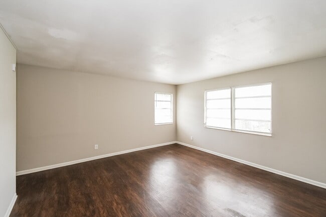 Building Photo - 4626 Castleton Dr
