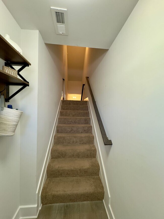 Foto del edificio - Charming 4 Bedroom/3.5 Bathroom in New WIn...