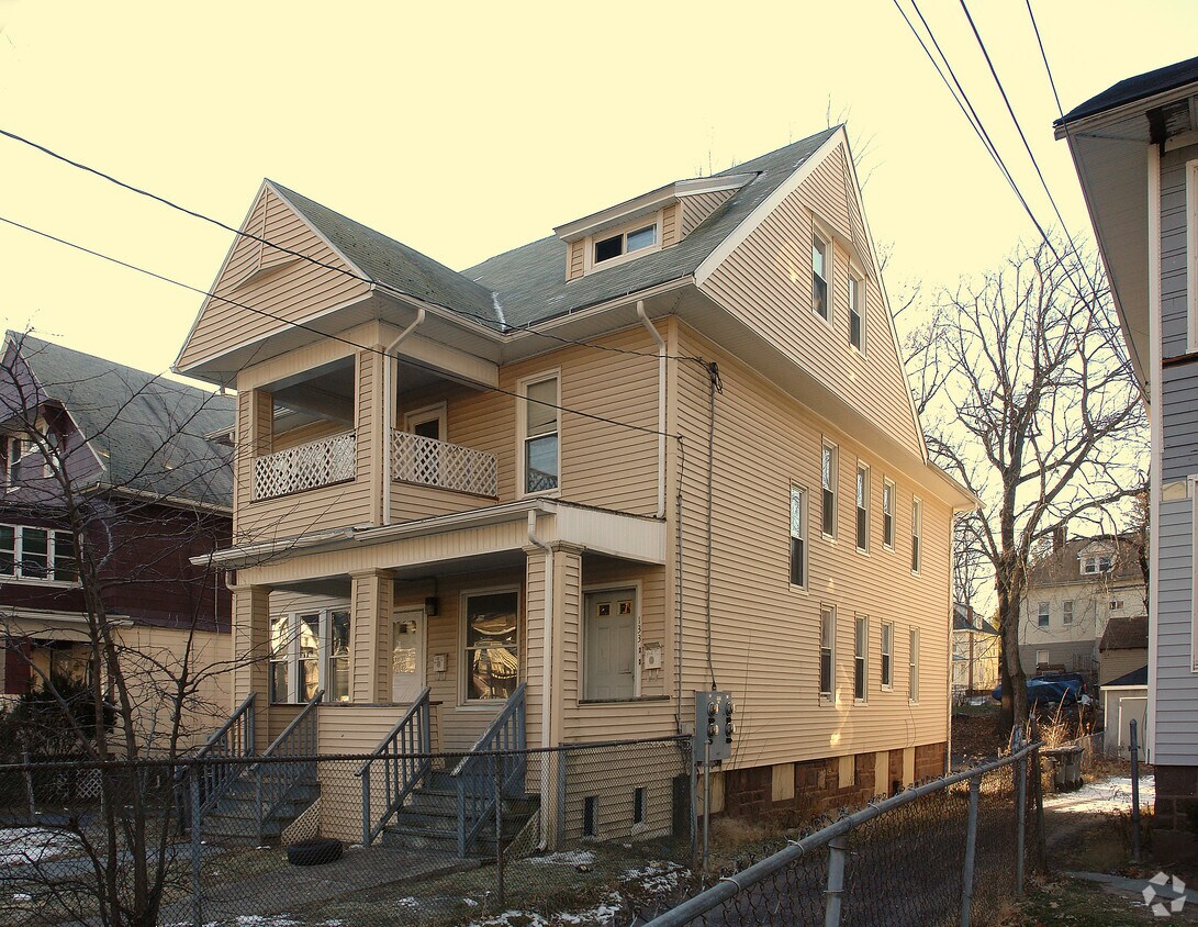 Primary Photo - 131-133 Edgewood St