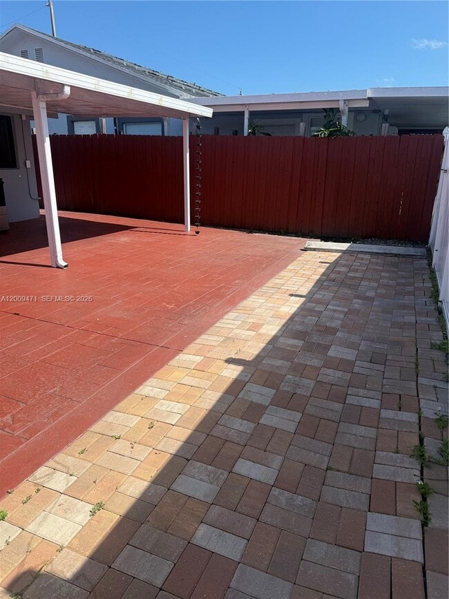 Building Photo - 3690 W 8th Ave