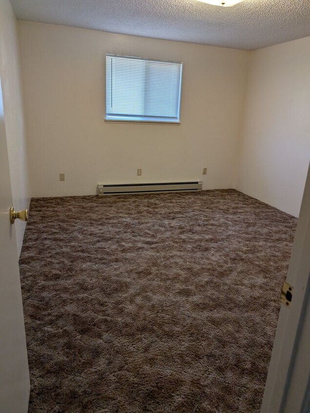 Foto del edificio - One Bedroom, One Bathroom Apartment - Loca...
