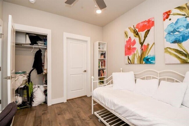 Foto del edificio - 4819 Caroline St