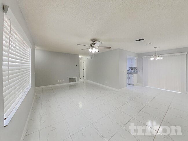 Foto del edificio - 2550 Mill Run Blvd