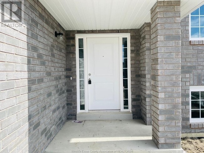 Building Photo - 385 Hemlock Ln