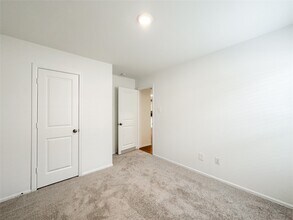 Building Photo - 1480 Las Cuevas Dr