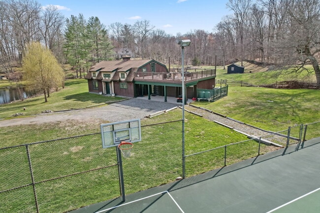 Building Photo - 39 Hunting Ridge Rd