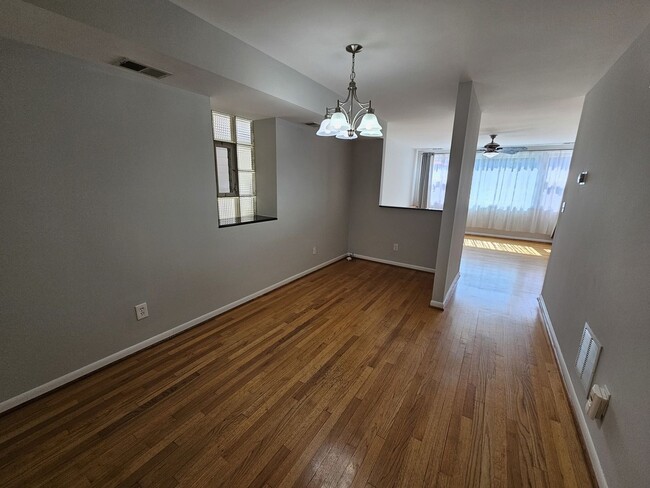 Foto del edificio - 1140 W Barry Ave