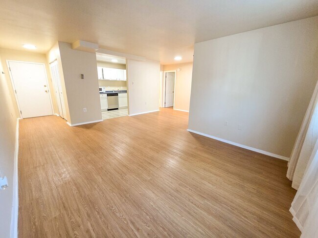 Foto del edificio - 4555 MacArthur Blvd NW