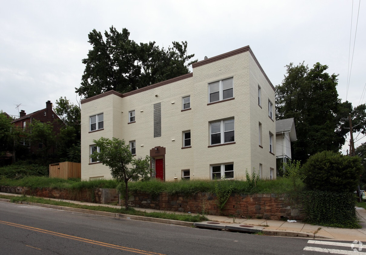 Building Photo - 2801 R St SE