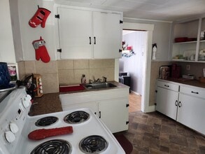 Building Photo - 6 Hager Ln