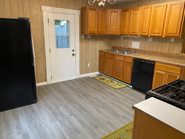 Building Photo - 701 Dayton St