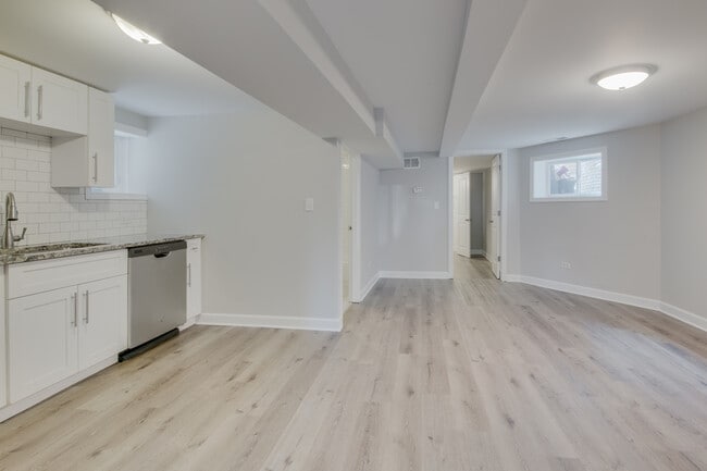 Building Photo - 1043 N Christiana Ave