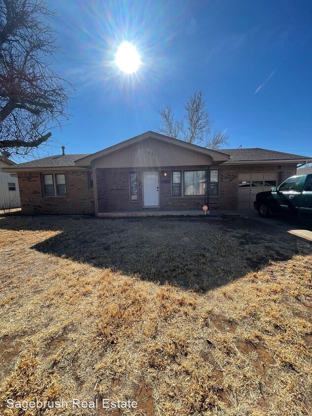 3 br, 2 bath House 321 W Christopher House Rental in Clovis, NM