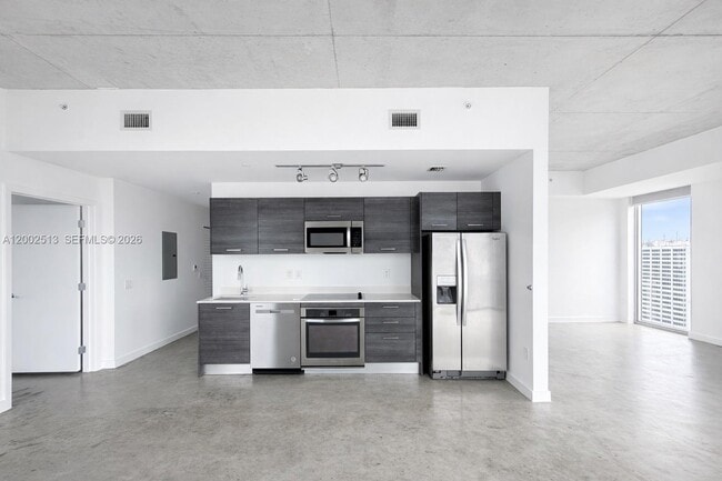 Building Photo - 151 SE 1st St