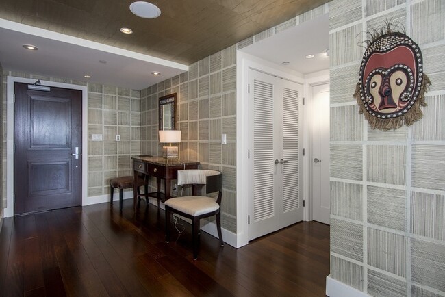 Foto del edificio - 650 Bellevue Way NE