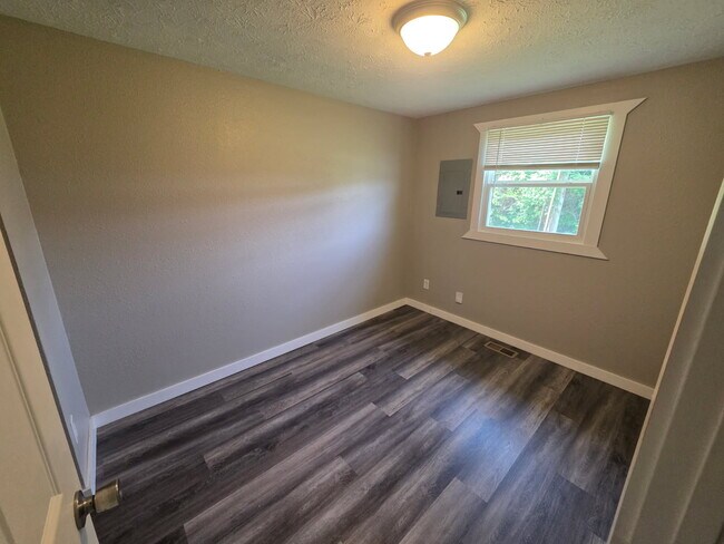 Building Photo - 1170 Leota Dr