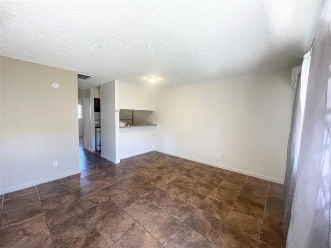 Building Photo - 2609 Ektom Dr