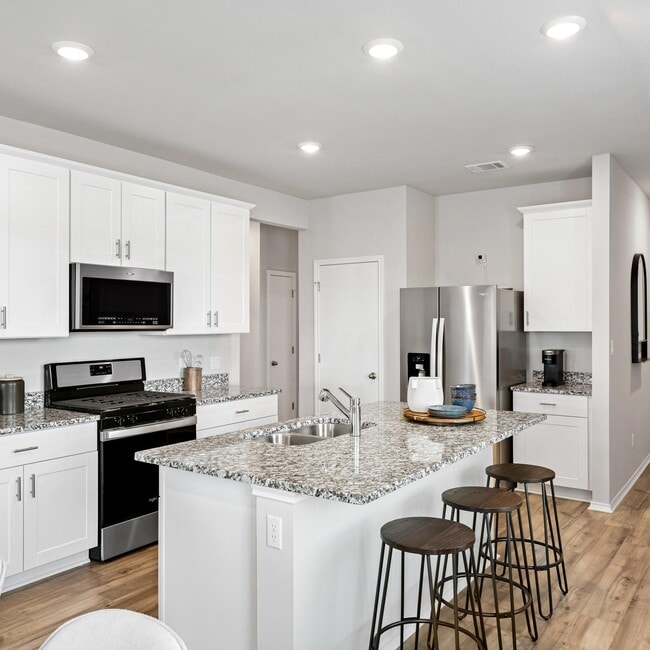 Building Photo - Tricon Saddle Creek