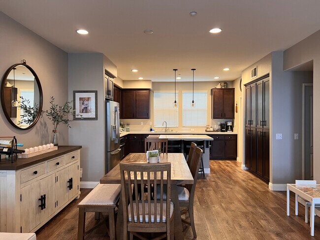 Building Photo - 2996 Beachwood Bluff Way