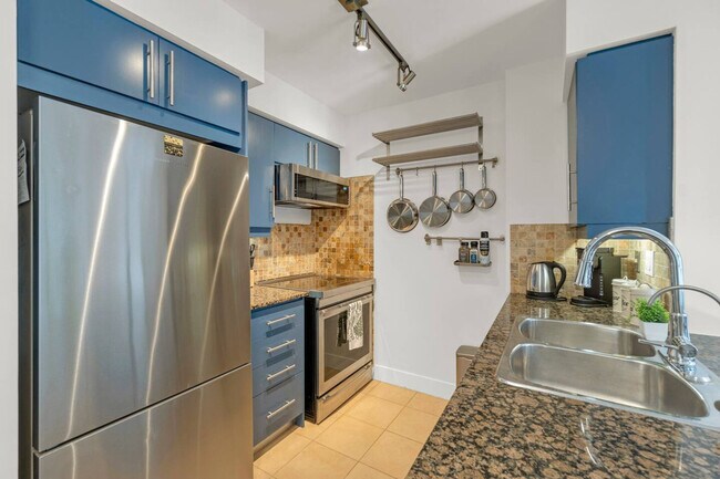 Building Photo - 20 Blue Jays Way