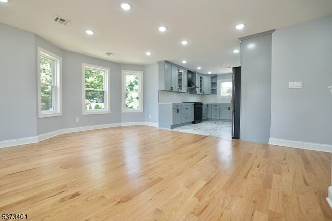 Building Photo - 226 Park Ave