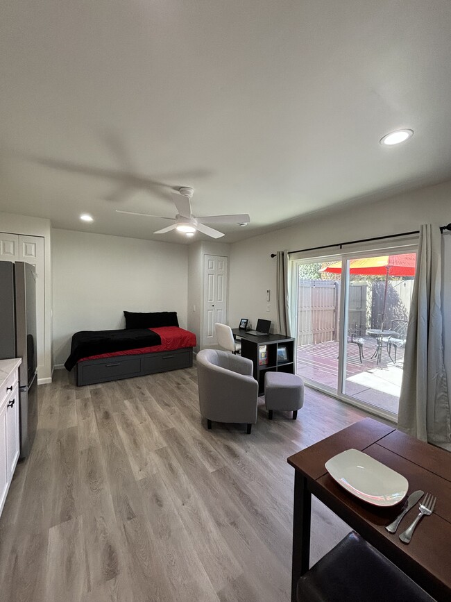 Bright and open living area - 6421 Gary Ct