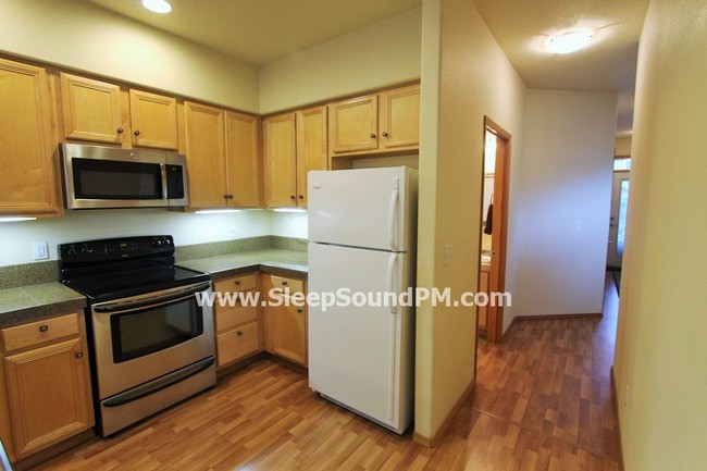 Building Photo - Newer Three Bedroom Townhouse in SE Portland