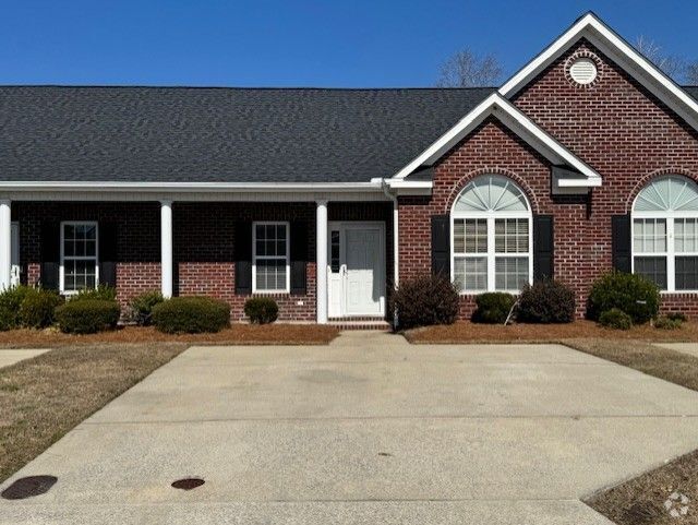 Building Photo - 150 Oak Towne Dr