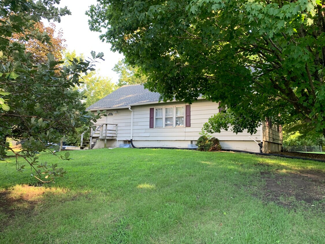 3131 Lakeview Rd, Lawrence, KS 66049 House Rental in Lawrence, KS