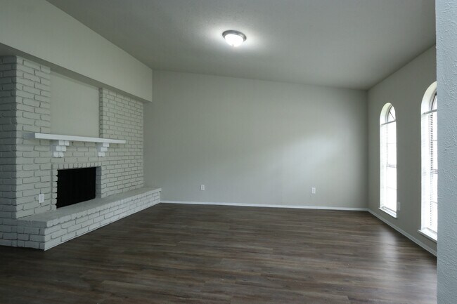Foto del edificio - 24018 Reagon Canyon Dr